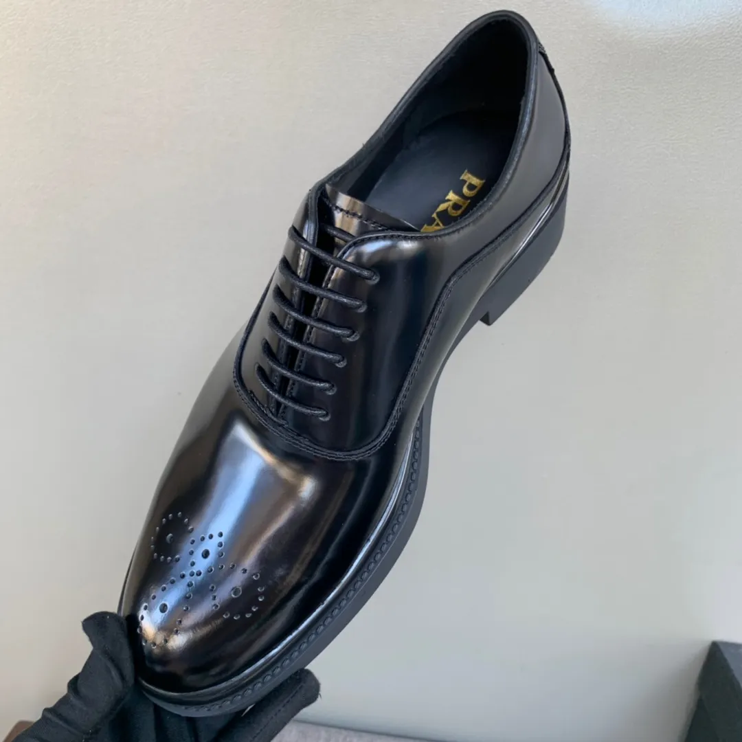 Men's shoes 💰860 💰Best recommendation✨PRADA Prada's top purchasing quality Imported color-brushed edge beads on the uppers Carved toe design Cowhide lining Private molded TPU outsole Non-slip, wear-resistant and elastic Fashionable and versatile Black 39-44 in stock (38, 45 custom-made, non-refundable)